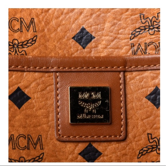 Authentic MCM Visetos Crocodile Embossed Shopper Tote in Cognac - Picture 5 of 13